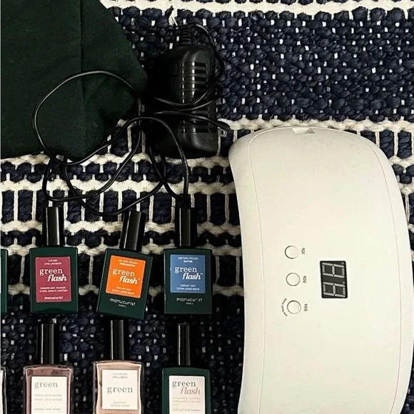 Manicurist Green Revolution Starter Set + Extra Polishes - Picture 2 of 3